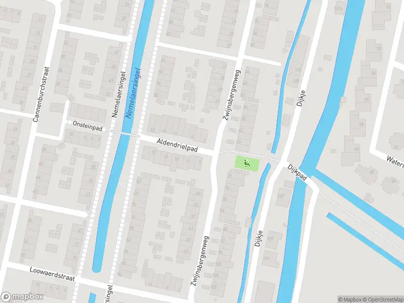 Ambulance met gepaste spoed naar de Aldendrielpad in Rotterdam