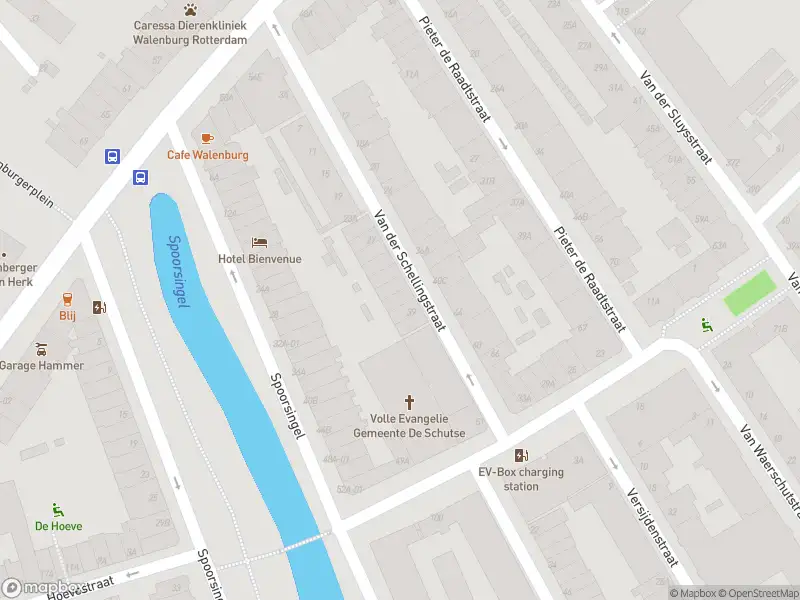 Ambulance met gepaste spoed naar de Van der Schellingstraat in Rotterdam