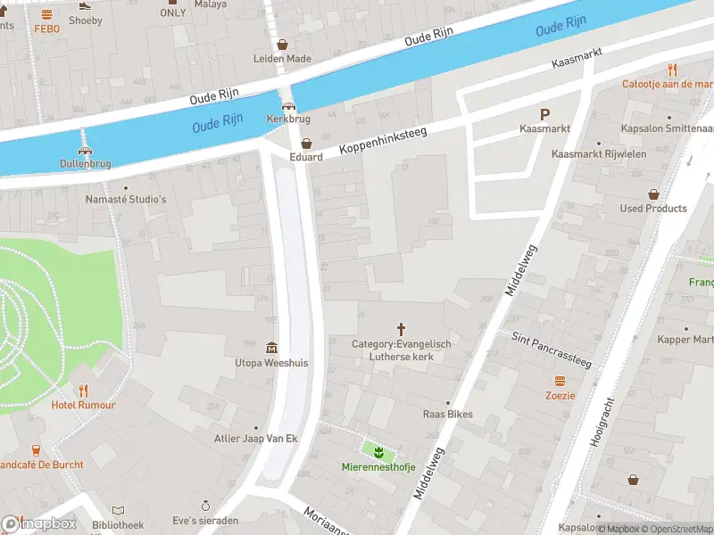 Ambulance met grote spoed naar de Middelstegracht in Leiden