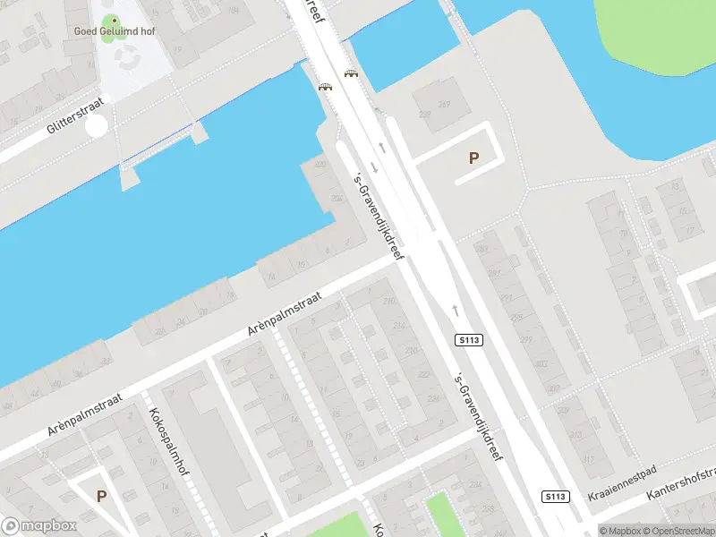 Ambulance met gepaste spoed naar de Arènpalmstraat in Amsterdam