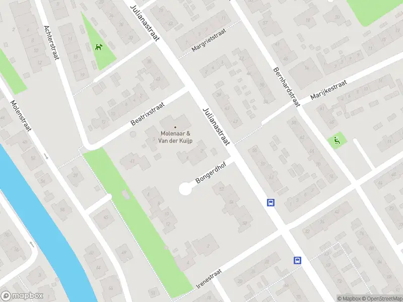Ambulance met gepaste spoed naar de Bernhardstraat in Strijen
