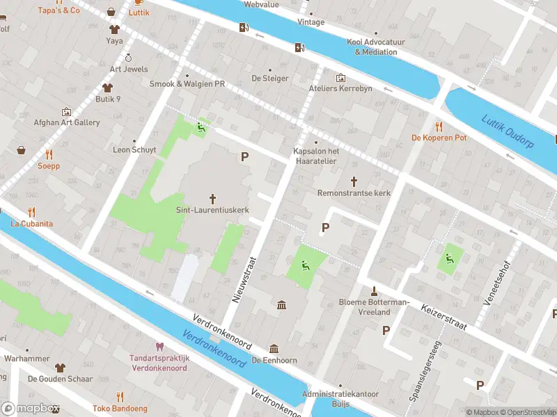 Brandweer met grote spoed naar de Nieuwstraat in Alkmaar vanwege gebouwbrand