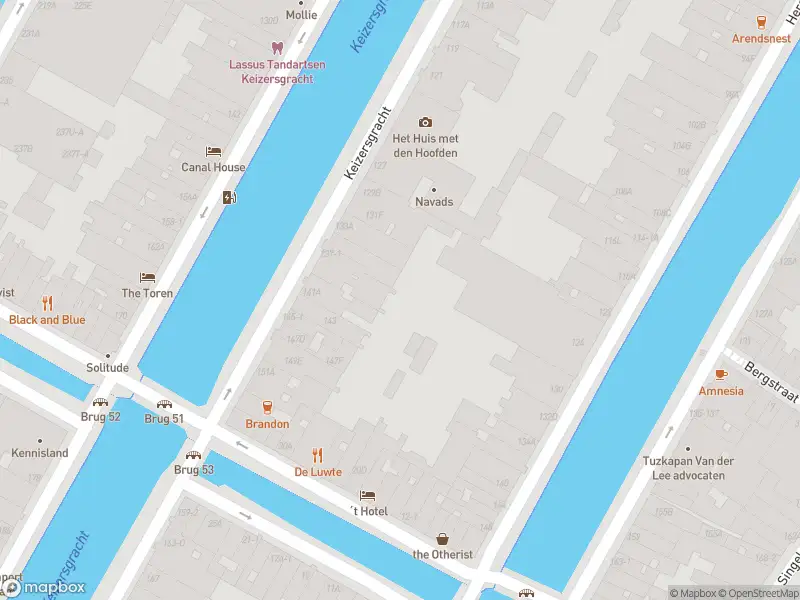 Brandweer met gepaste spoed naar de Leliegracht in Amsterdam vanwege afhijsen patient