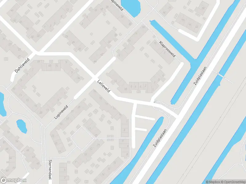 Ambulance met grote spoed naar de Lelieveld in Nieuwerkerk aan den IJssel