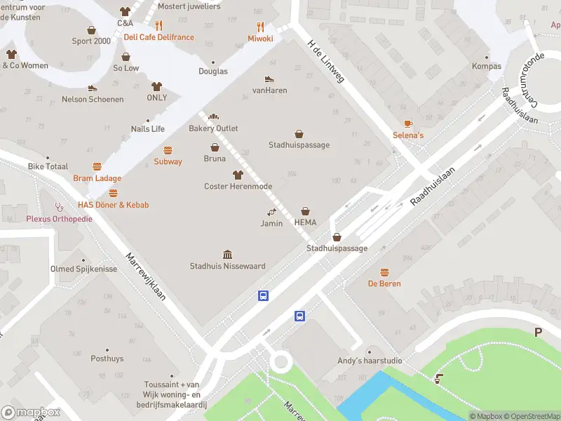 Ambulance met grote spoed naar de Stadhuispassage in Spijkenisse