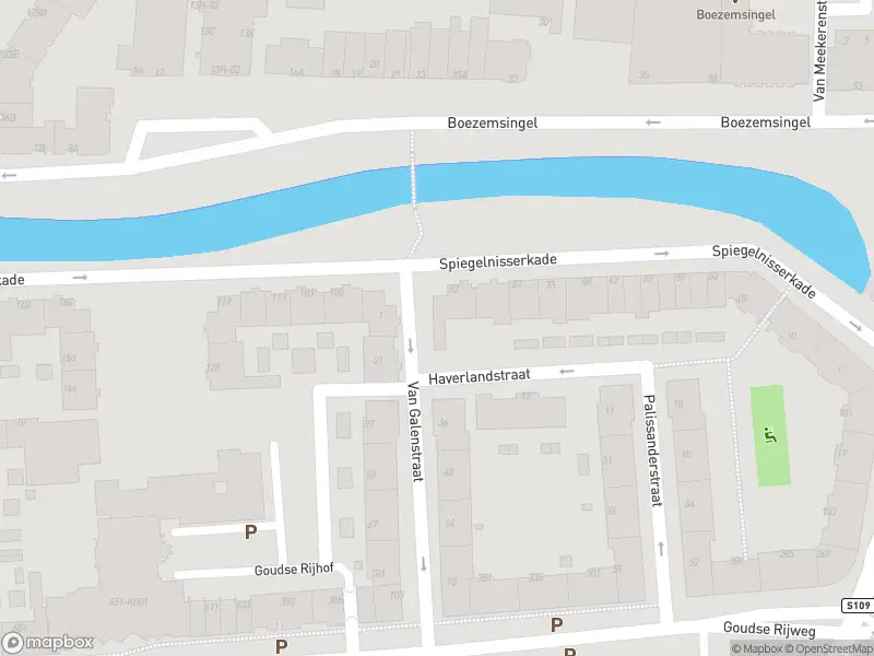 Ambulance met grote spoed naar de Spiegelnisserkade in Rotterdam