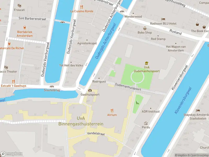 Brandweer met gepaste spoed naar de Oudemanhuispoort in Amsterdam