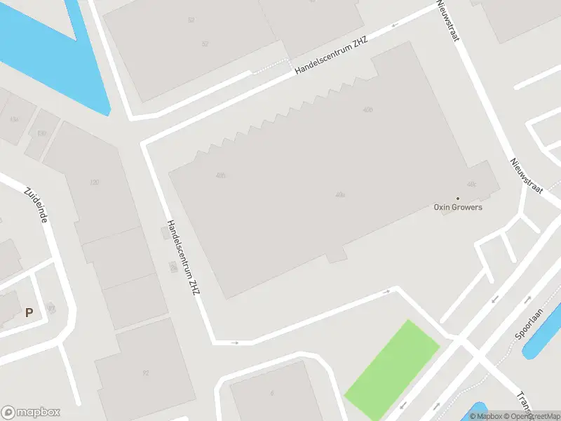 Ambulance met grote spoed naar de Handelscentrum ZHZ in Barendrecht