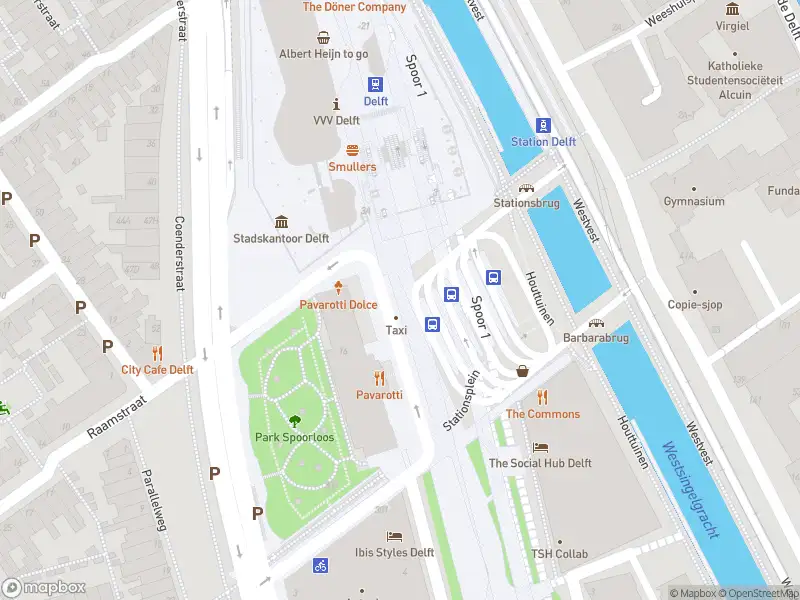 Brandweer met gepaste spoed naar de Stationsplein in Delft