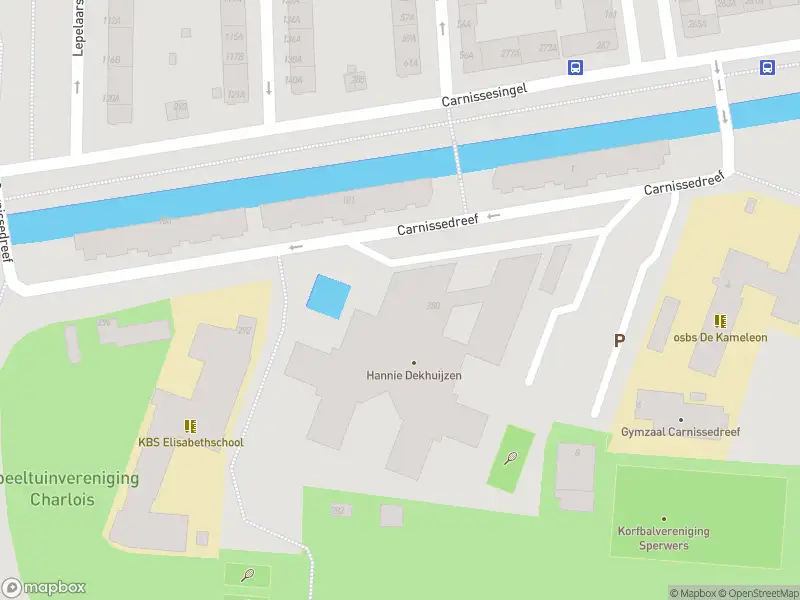 Ambulance met grote spoed naar de Carnissedreef in Rotterdam