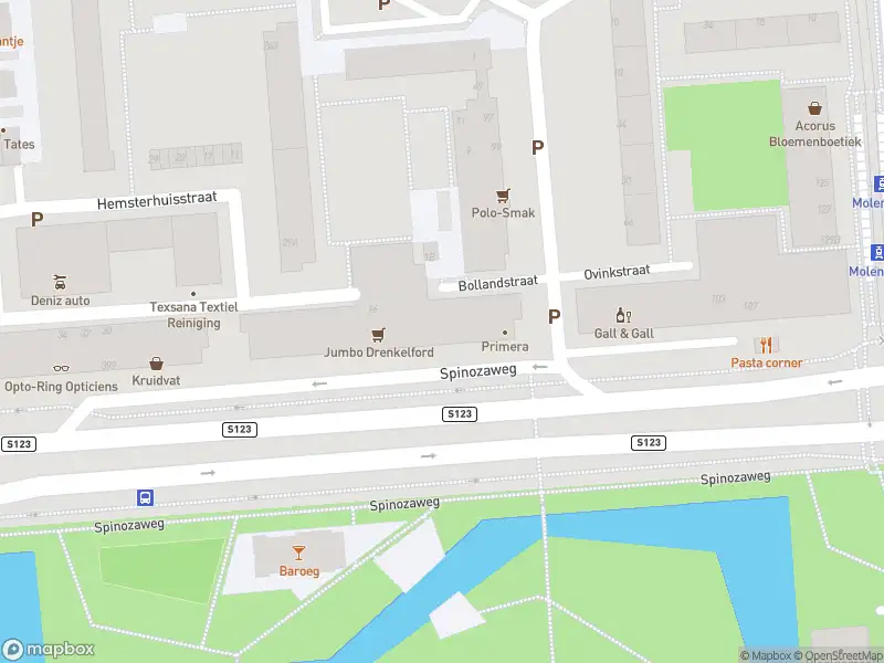 Ambulance met grote spoed naar de Spinozaweg in Rotterdam