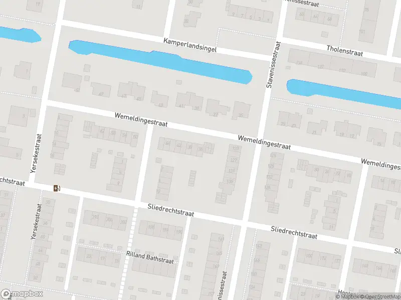 Ambulance met grote spoed naar de Wemeldingestraat in Rotterdam