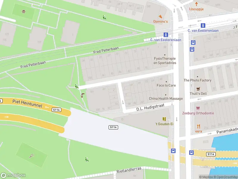 Ambulance met gepaste spoed naar de Gerrit van Erkelstraat in Amsterdam