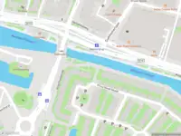 Ambulance met grote spoed naar de Prins Hendrikkade in Diemen