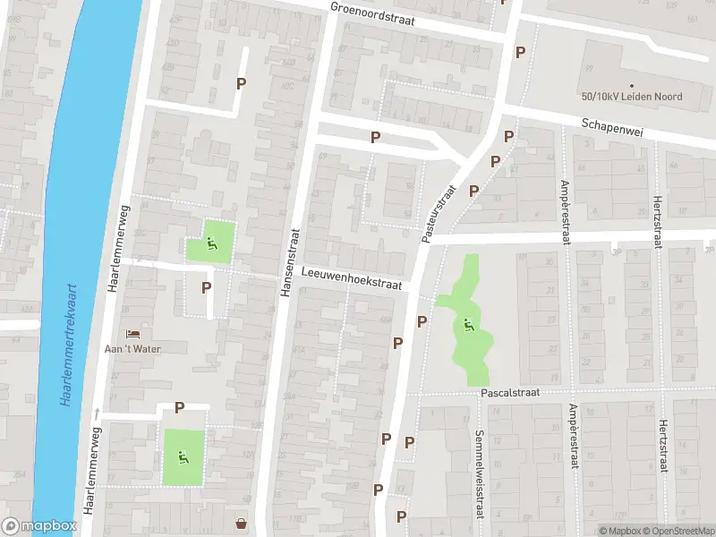 Ambulance met gepaste spoed naar de Leeuwenhoekstraat in Leiden