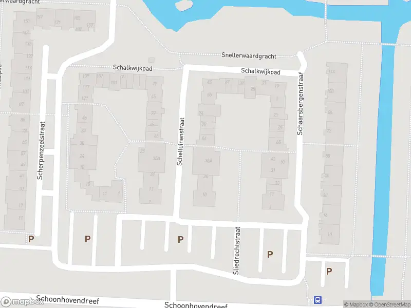 Brandweer met gepaste spoed naar de Schelluinenstraat in Amsterdam vanwege gebouwbrand