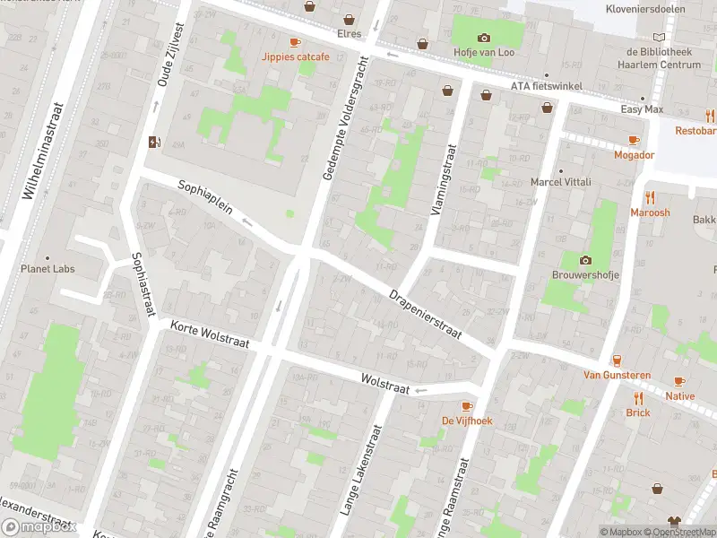 Ambulance met grote spoed naar de Gedempte Raamgracht in Haarlem