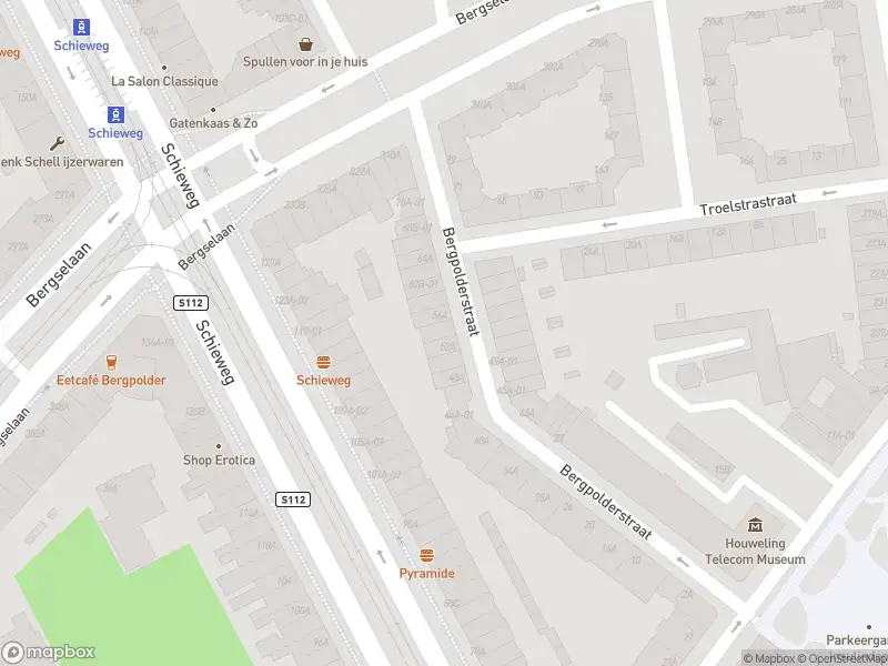 Ambulance met grote spoed naar de Bergpolderstraat in Rotterdam