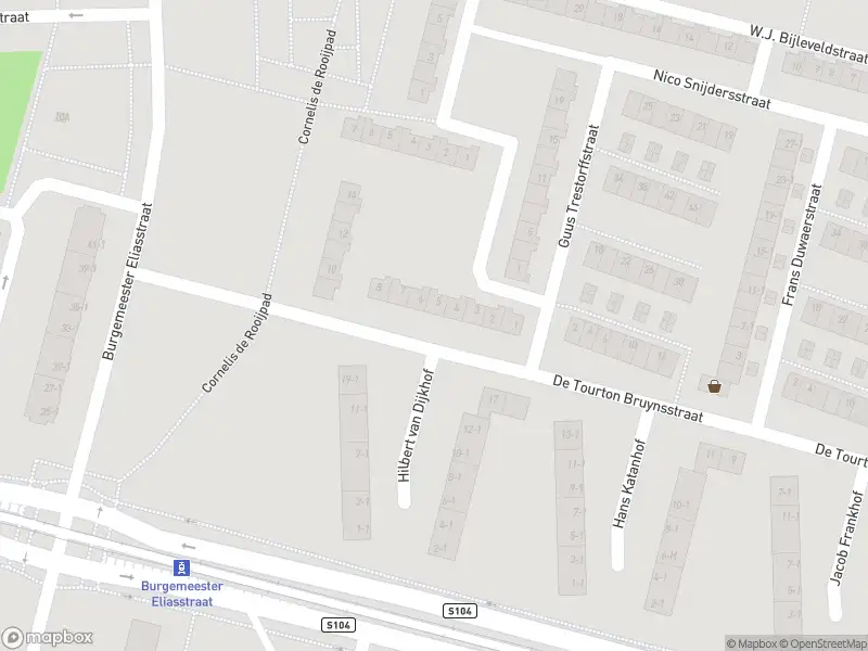 Ambulance met gepaste spoed naar de Burgemeester Fockstraat in Amsterdam