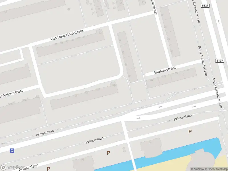 Ambulance met grote spoed naar de Van Heukelomstraat in Rotterdam