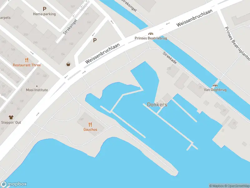 Ambulance met gepaste spoed naar de Weissenbruchlaan in Rotterdam