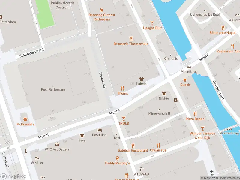 Ambulance met grote spoed naar de Meent in Rotterdam