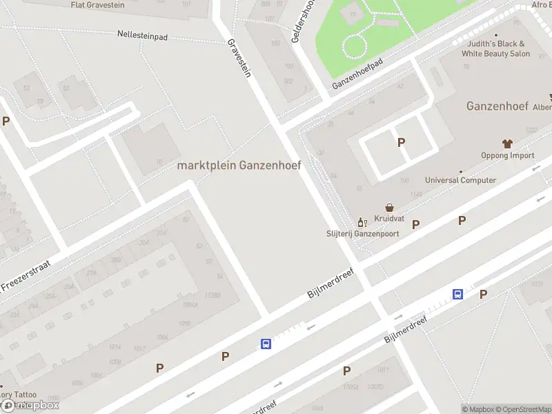 Ambulance met grote spoed naar de Annie Romeinplein in Amsterdam