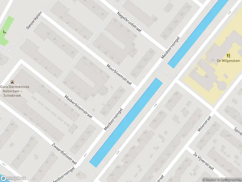 Ambulance met grote spoed naar de Meidoornsingel in Rotterdam