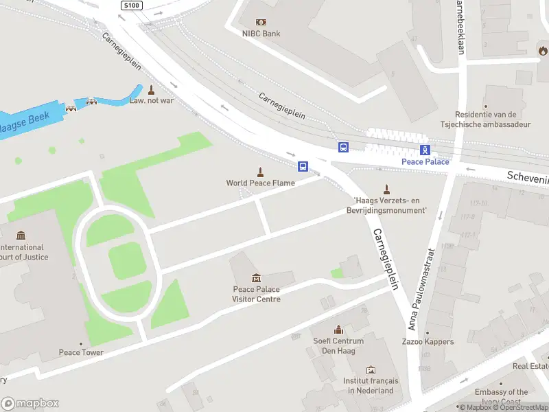 Ambulance met gepaste spoed naar de Carnegieplein in 's-Gravenhage