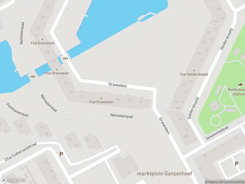 Ambulance met grote spoed naar de Gravestein in Amsterdam