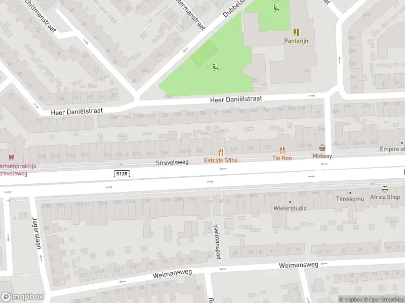 Ambulance met grote spoed naar de Strevelsweg in Rotterdam