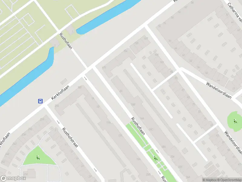 Ambulance met grote spoed naar de Rusthoflaan in Rotterdam