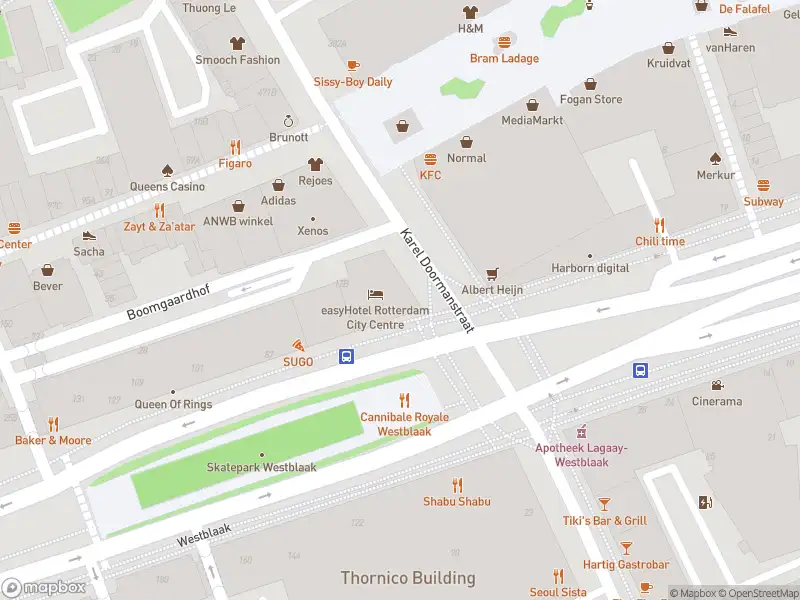Ambulance met gepaste spoed naar de Westblaak in Rotterdam
