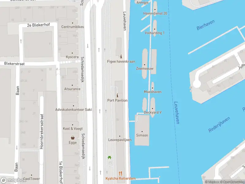 Ambulance met grote spoed naar de Leuvehaven in Rotterdam