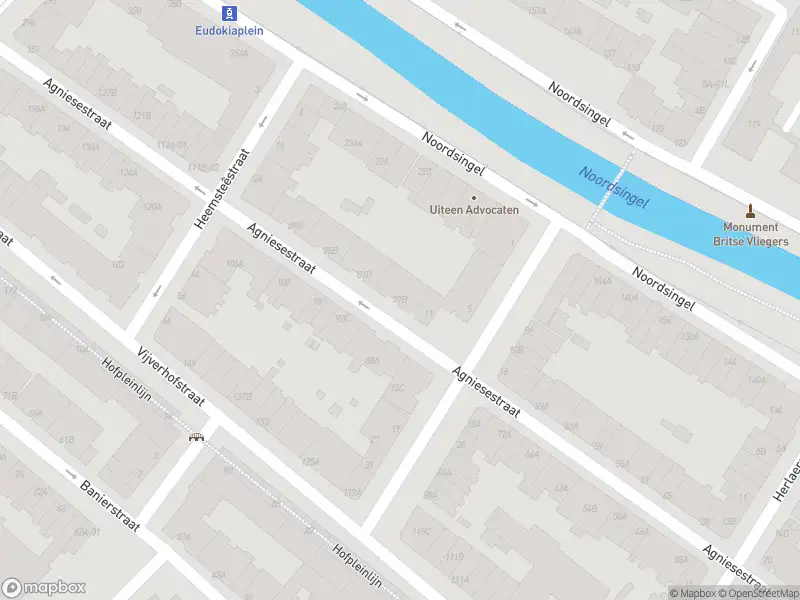 Ambulance met gepaste spoed naar de Agniesestraat in Rotterdam