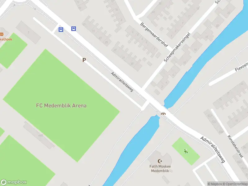 Ambulance met grote spoed naar de Admiraliteitsweg in Medemblik