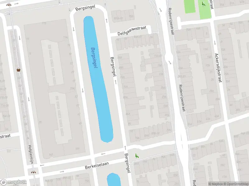 Ambulance met grote spoed naar de Bergsingel in Rotterdam
