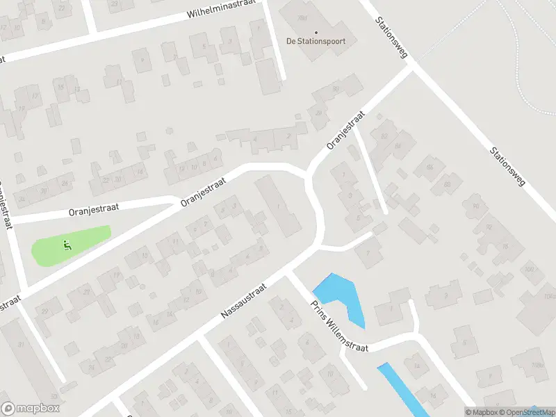 Ambulance met grote spoed naar de Oranjestraat in Barendrecht