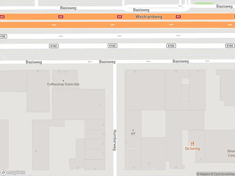 Ambulance met grote spoed naar de Humberweg in Amsterdam