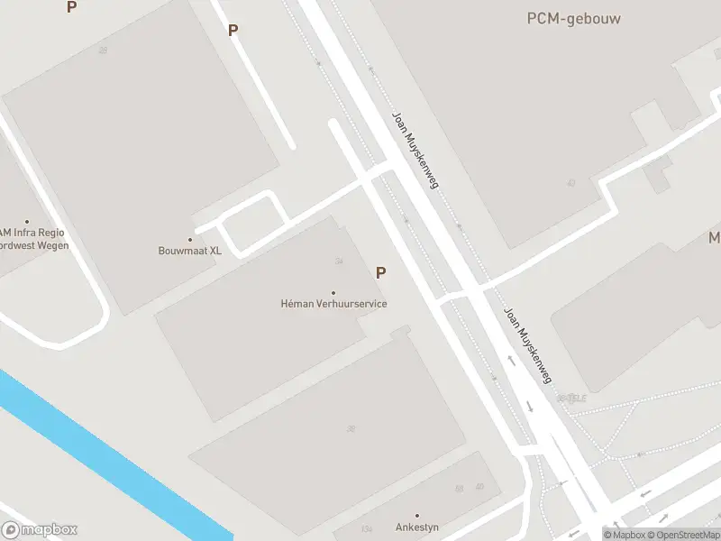 Brandweer met gepaste spoed naar de Joan Muyskenweg in Amsterdam-Duivendrecht