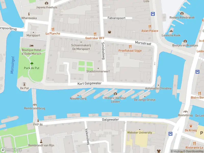 Brandweer met grote spoed naar de Kort Galgewater in Leiden vanwege afhijsen patient