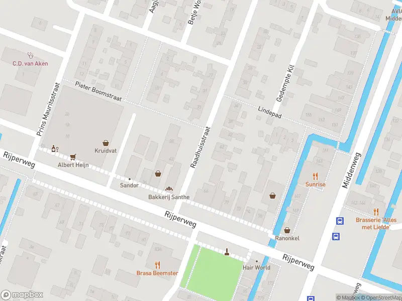 Ambulance met grote spoed naar de Nachtegaalstraat in Middenbeemster