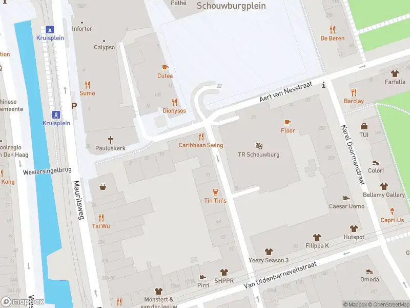 Ambulance met grote spoed naar de Mauritsstraat in Rotterdam