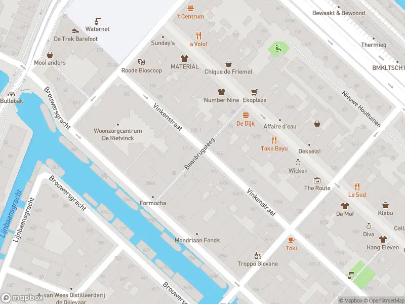 Ambulance met gepaste spoed naar de Baanbrugsteeg in Amsterdam