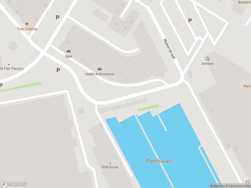 Ambulance met gepaste spoed naar de Aambeeldstraat in Amsterdam