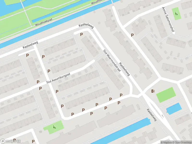 Ambulance met gepaste spoed naar de Slot Assumburgpad in Schiedam