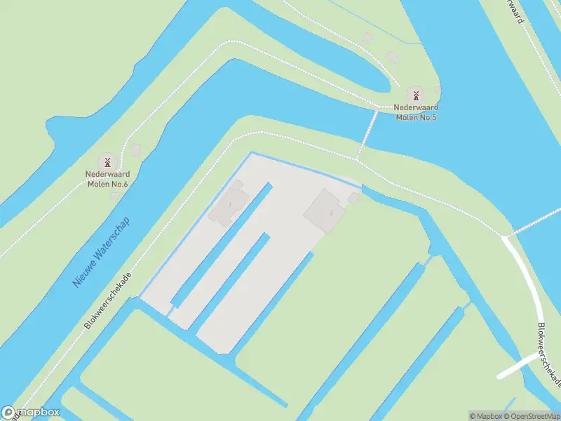 Ambulance met gepaste spoed naar de Blokweerschekade in Alblasserdam