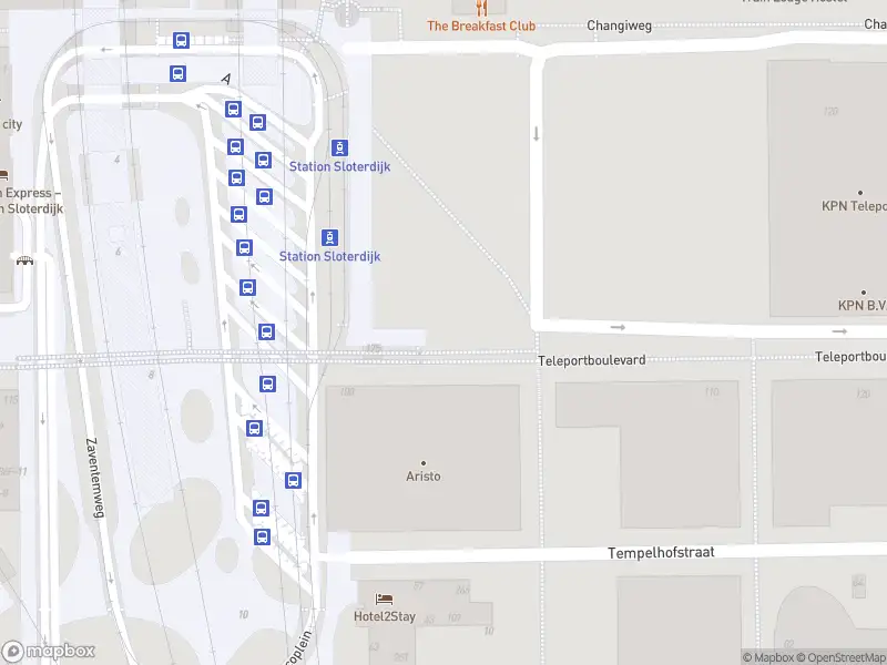 Ambulance met gepaste spoed naar de Teleportboulevard in Amsterdam