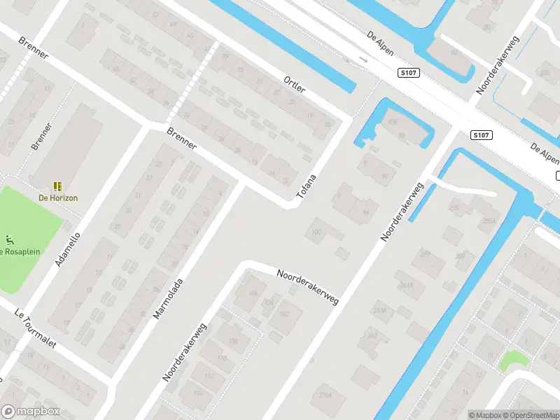 Ambulance met grote spoed naar de La Meye in Amsterdam