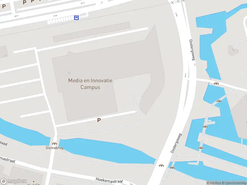 Brandweer met grote spoed naar de Aert van der Neerstraat in Leeuwarden vanwege voertuigbrand